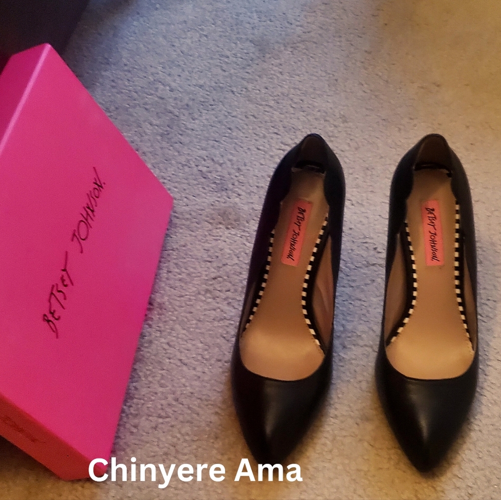 Betty Johnson Silhouette pumps